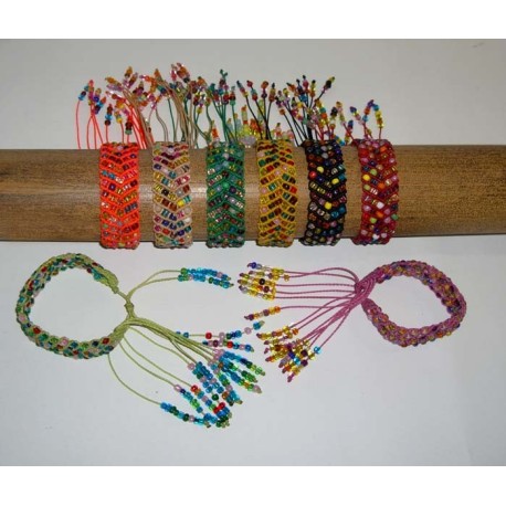 Bracelets en Macramé Coloré par fil nylon et Perles du Pérou