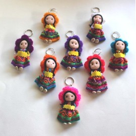 Porte clés poupées en laine
