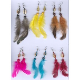 Boucles en plumes et coquillages